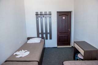 Гостиница Престиж Курган Кровать в 4-местном общем номере-1