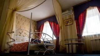 Гостиница Престиж Курган Номер люкс с 1 двуспальной кроватью-17